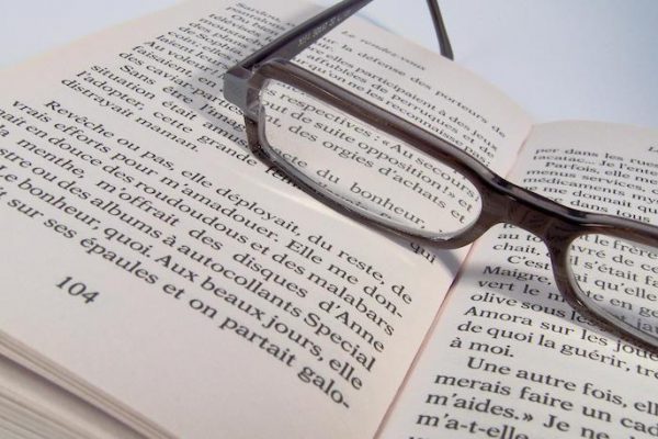 Glasses and book in French